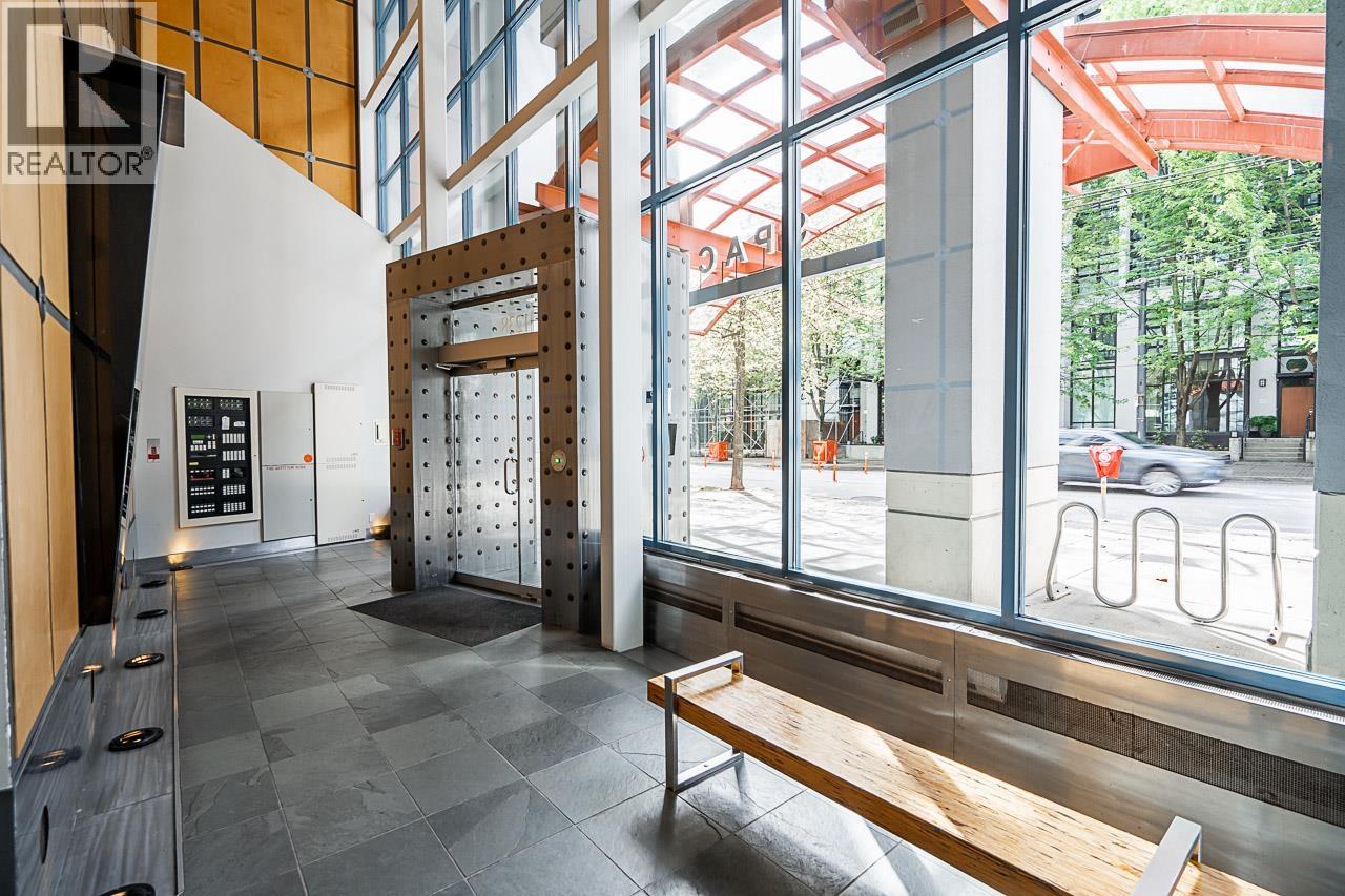 Listing Picture 17 of 21 : 212 1238 SEYMOUR STREET, Vancouver / 溫哥華 - 魯藝地產 Yvonne Lu Group - MLS Medallion Club Member