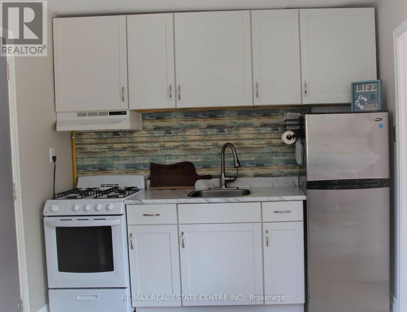 9717 Army Camp Road, Lambton Shores, Ontario  N0N 1J3 - Photo 11 - X12850372