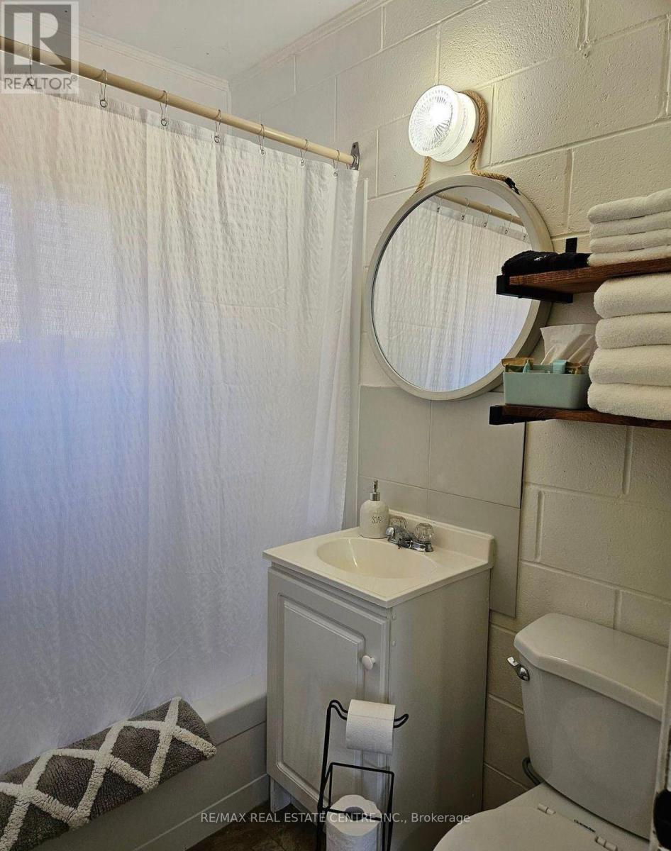 9717 Army Camp Road, Lambton Shores, Ontario  N0N 1J3 - Photo 14 - X12850372