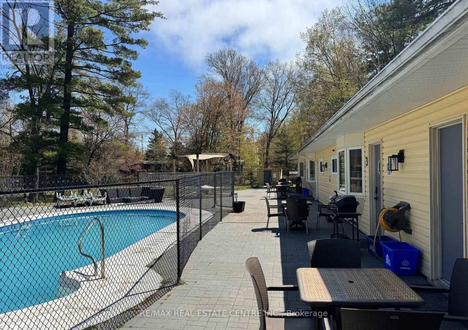 9717 Army Camp Road, Lambton Shores, Ontario  N0N 1J3 - Photo 40 - X12850372