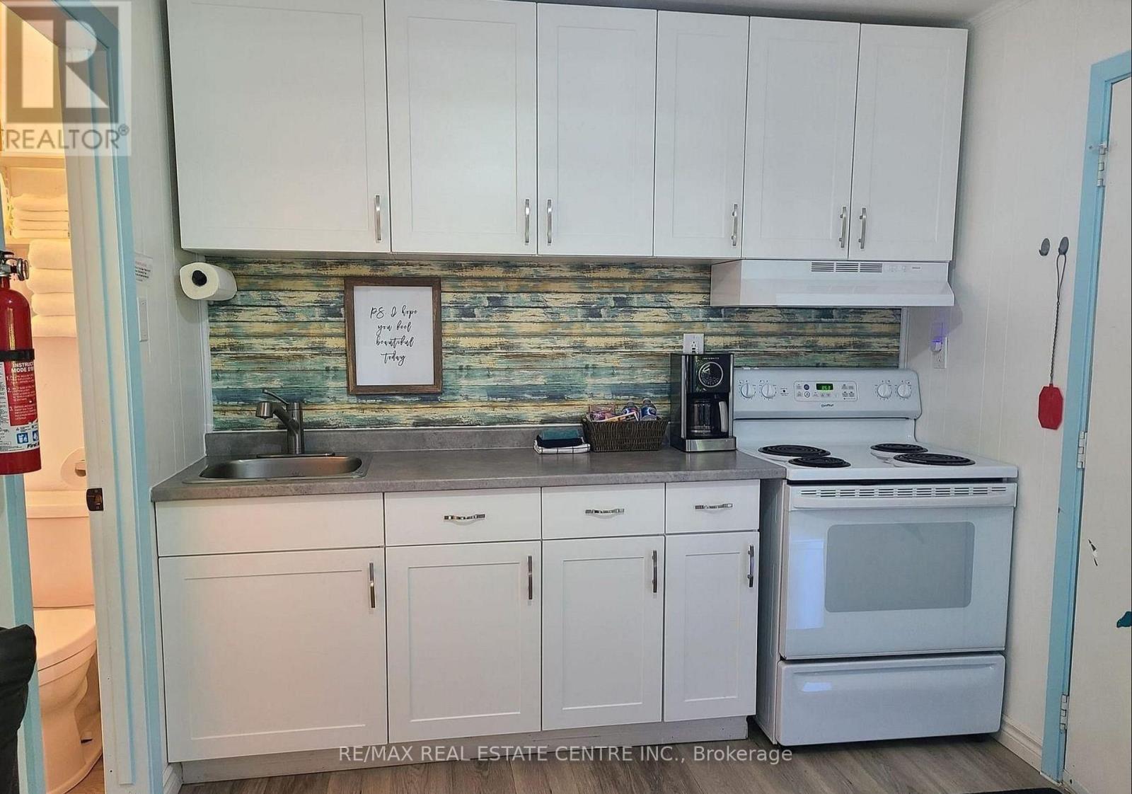 9717 Army Camp Road, Lambton Shores, Ontario  N0N 1J3 - Photo 5 - X12850372