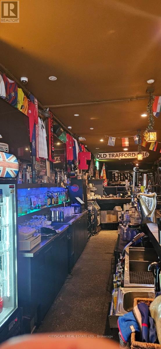 546 Ouellette Avenue W, Windsor, Ontario  N9A 1B7 - Photo 2 - X12850496