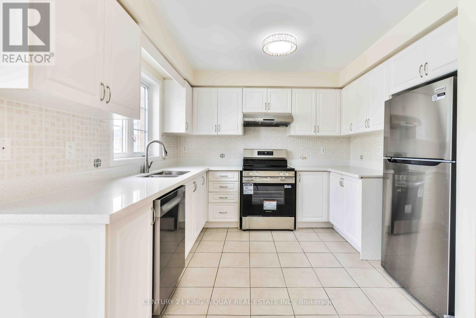 37 Prince Charles Way, Markham, Ontario  L6C 0B4 - Photo 10 - N12849564