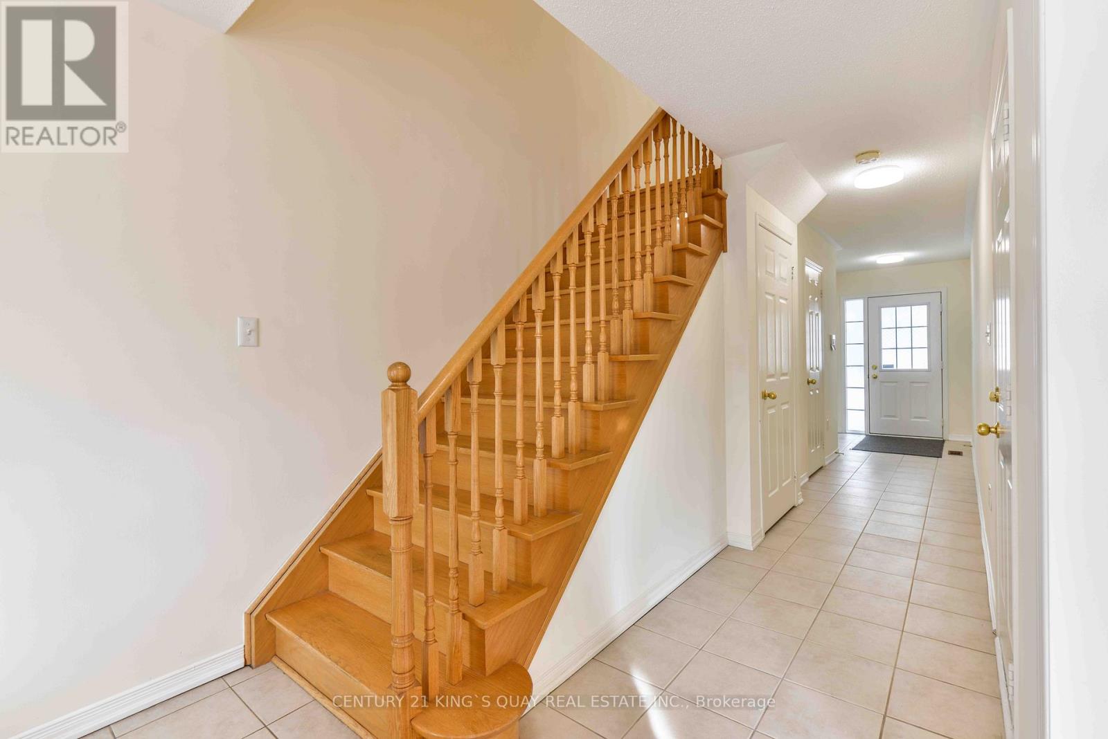 37 Prince Charles Way, Markham, Ontario  L6C 0B4 - Photo 4 - N12849564