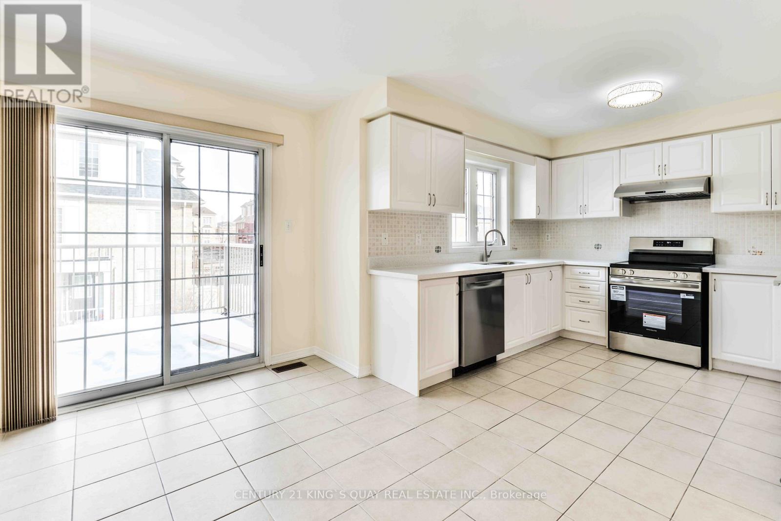 37 Prince Charles Way, Markham, Ontario  L6C 0B4 - Photo 9 - N12849564