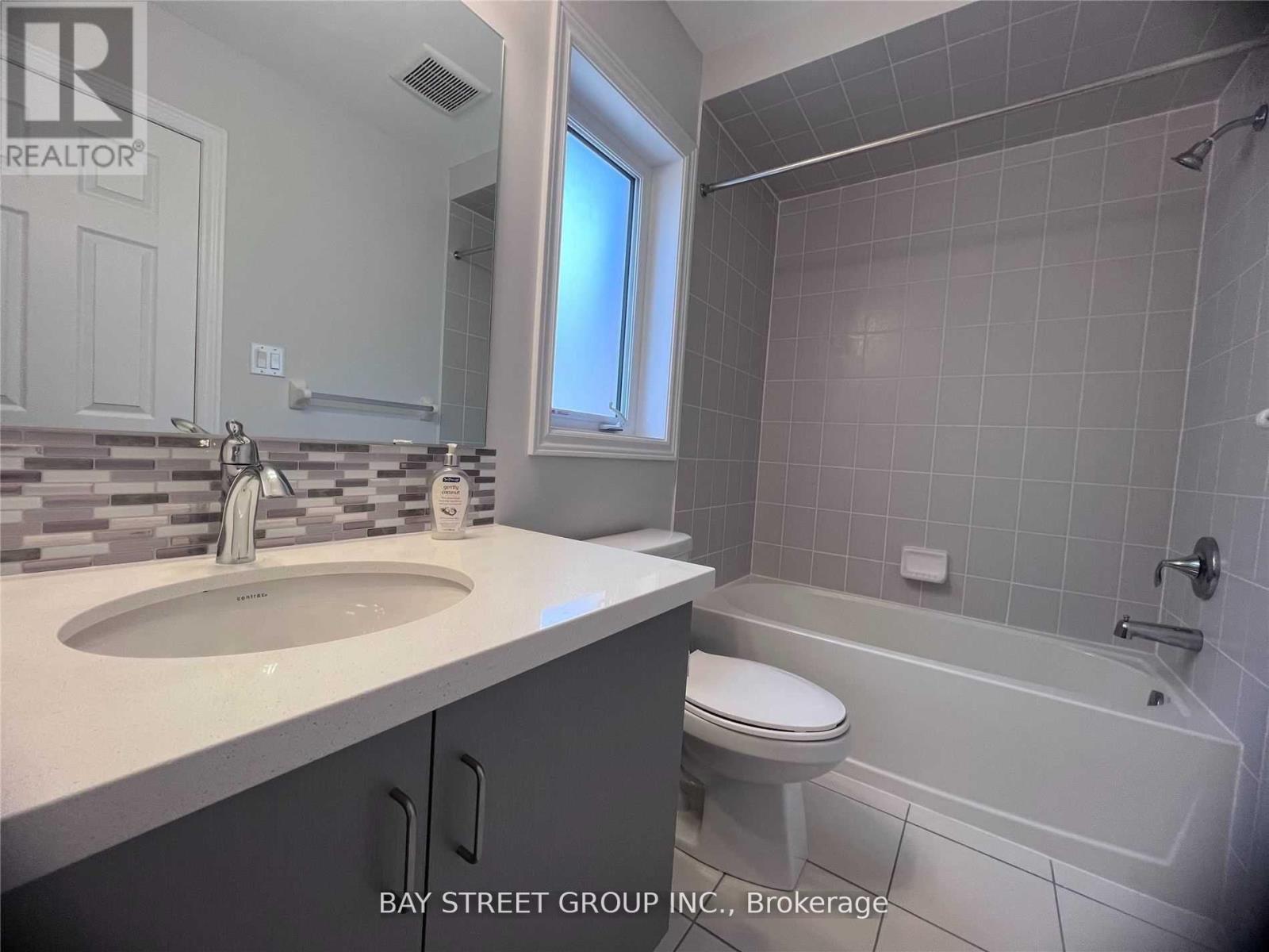 3325 Carding Mill Trail, Oakville, Ontario  L6M 1R7 - Photo 13 - W12842252