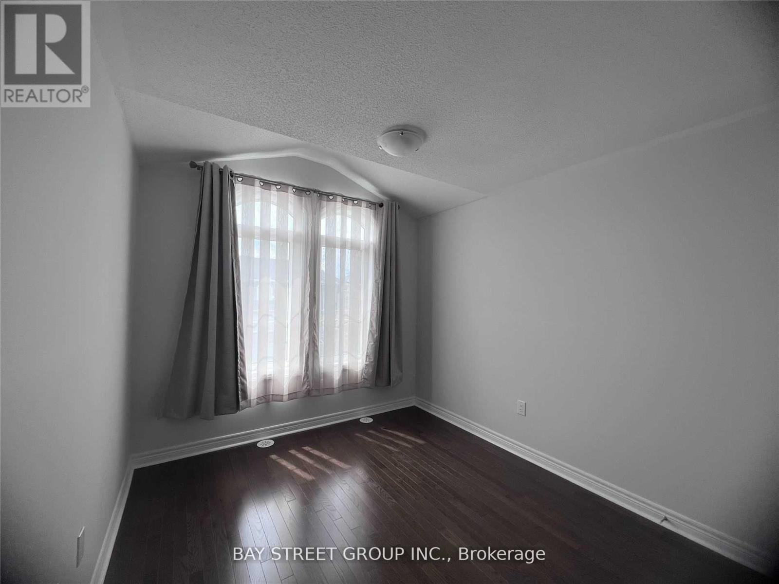 3325 Carding Mill Trail, Oakville, Ontario  L6M 1R7 - Photo 7 - W12842252