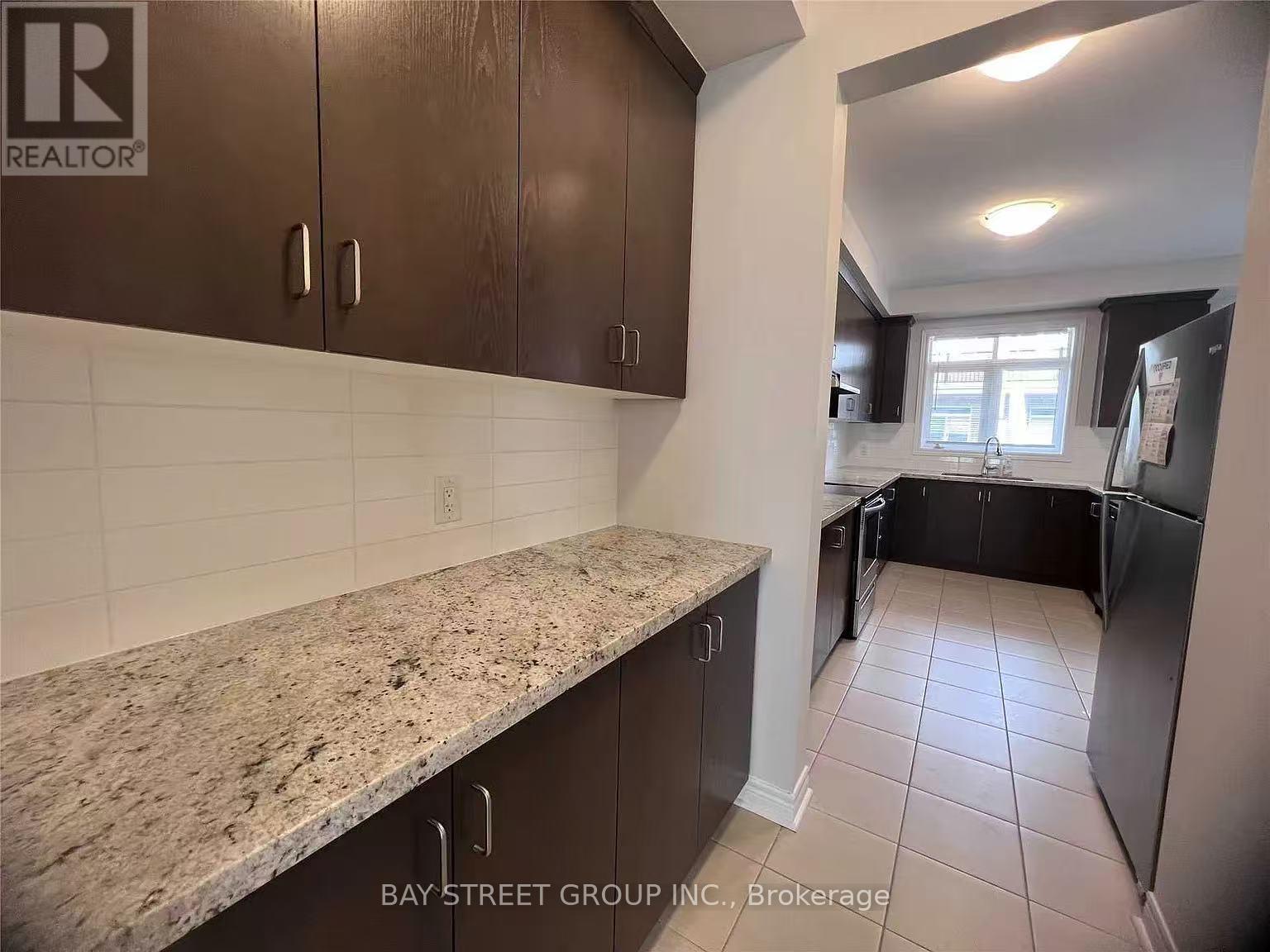 3325 Carding Mill Trail, Oakville, Ontario  L6M 1R7 - Photo 4 - W12842252