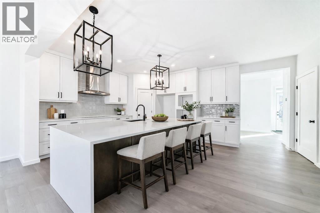 10 Rodelle Common Nw, Calgary, Alberta  T3L 0N2 - Photo 2 - A2282652