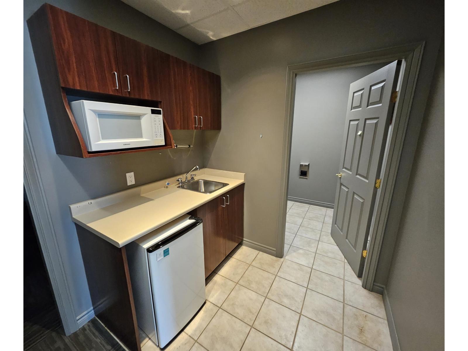 107 & 201 2430 King George Boulevard, Surrey, British Columbia  V4P 1H5 - Photo 15 - C8076741