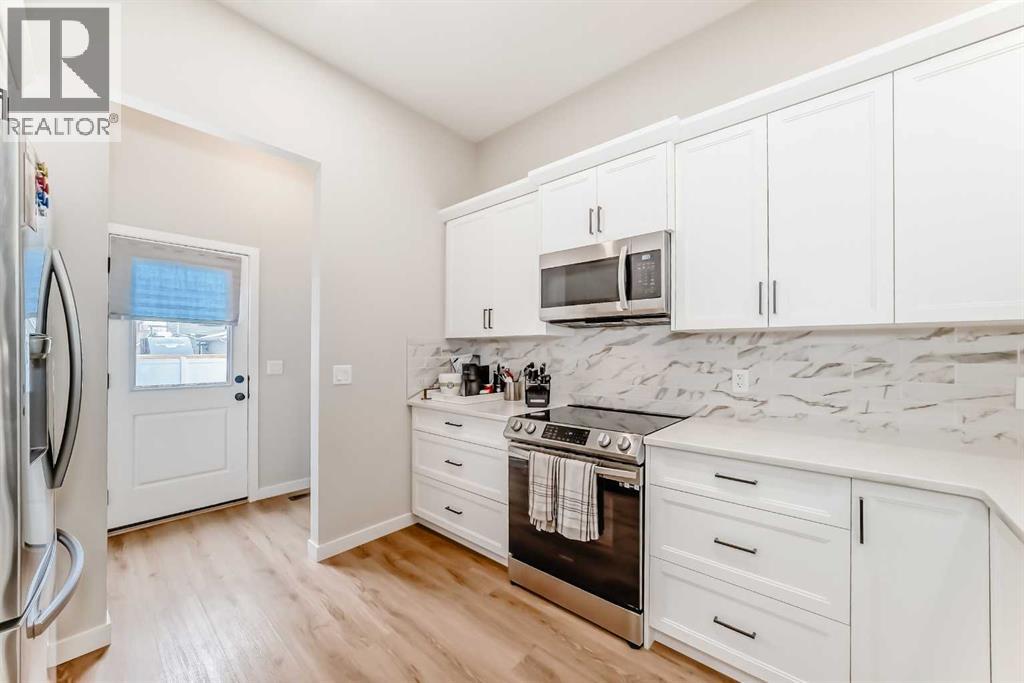 146 Highview Gate Se, Airdrie, Alberta  T4A 3L6 - Photo 4 - A2289902