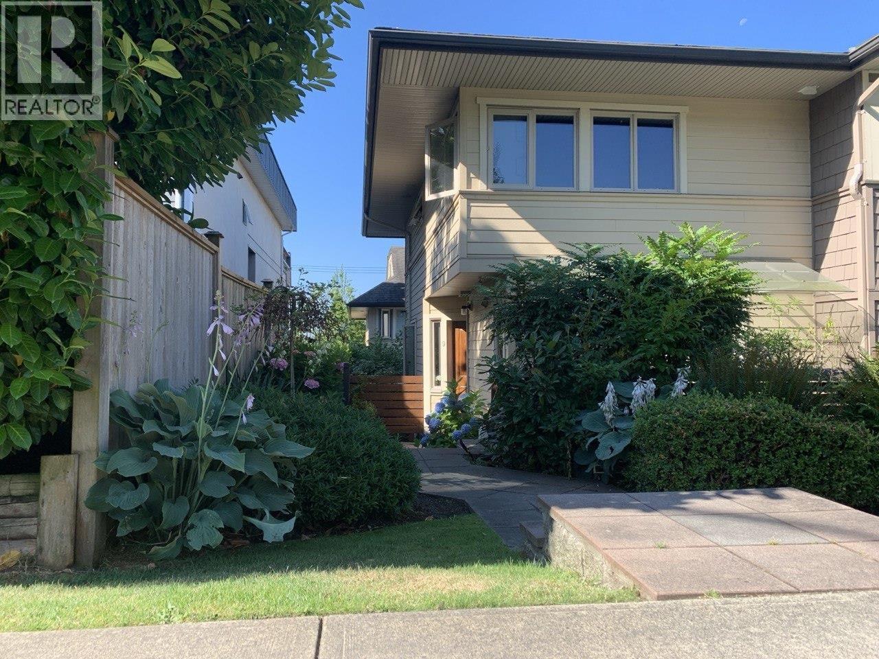 9 215 E 4th Street, North Vancouver, British Columbia  V7L 1J1 - Photo 2 - R3096476