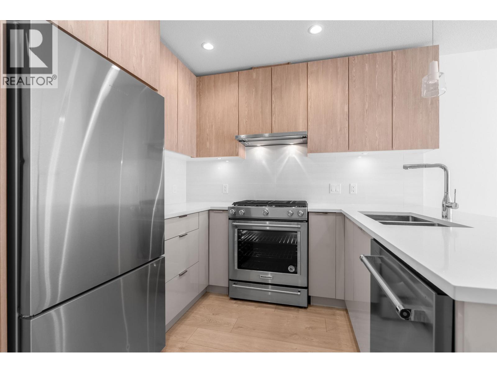 202 108 E 8th Street, North Vancouver, British Columbia  V7L 0H1 - Photo 10 - R3096514