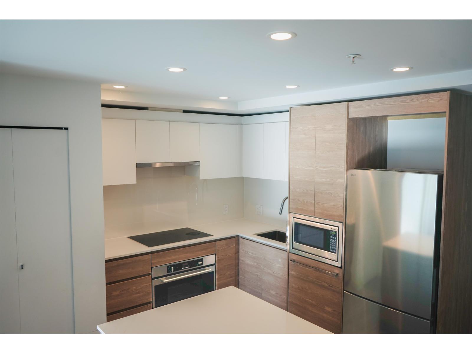 2710 13655 Fraser Highway, Surrey, British Columbia  V3T 0P8 - Photo 3 - R3096502