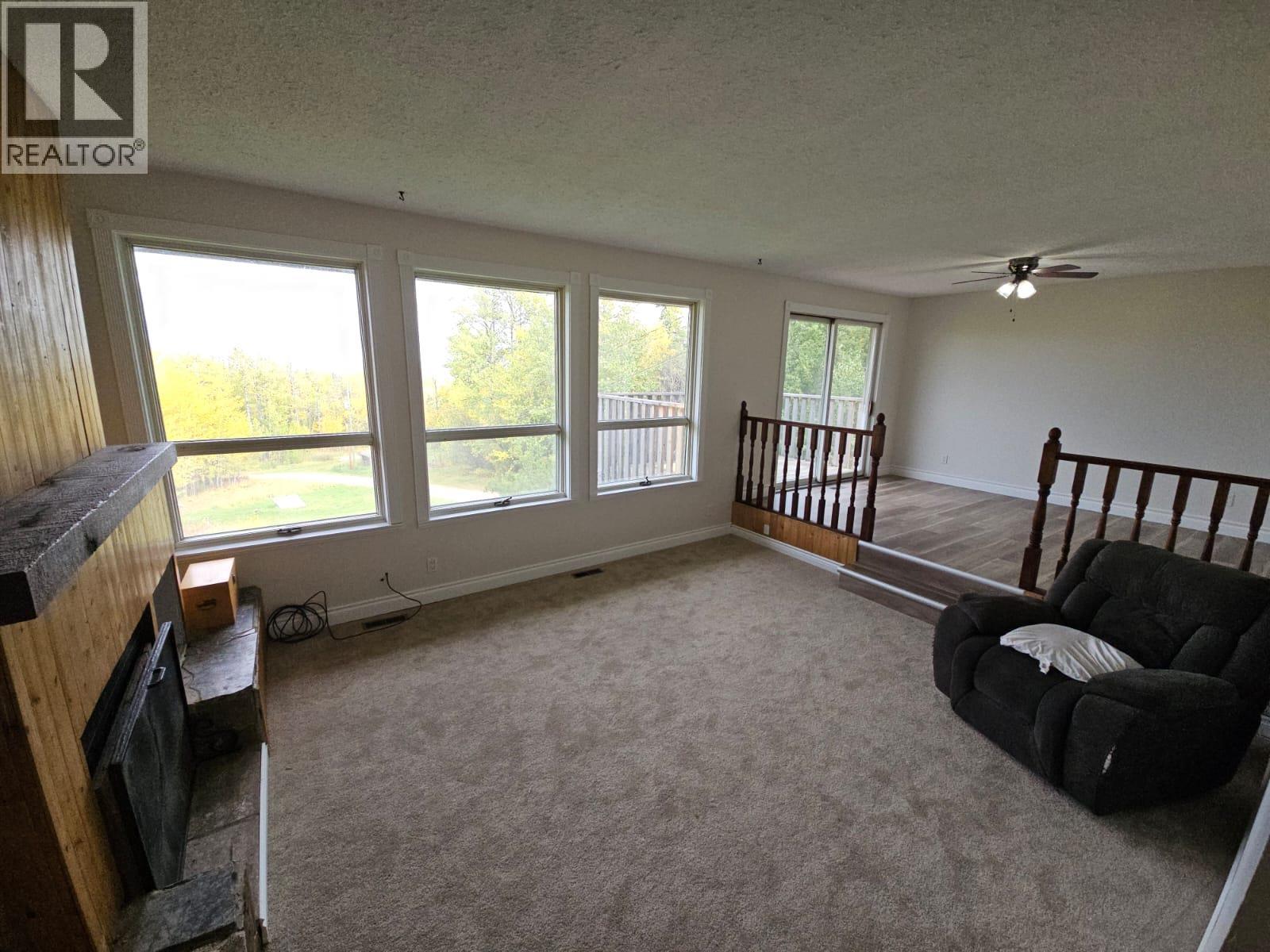 3511 Spruce Road, Chetwynd, British Columbia  V0C 1J0 - Photo 4 - 10378016