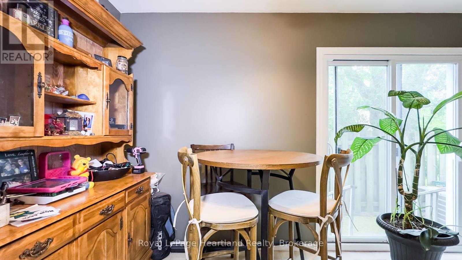 49 Wellington Street W, South Huron, Ontario  N0M 1S2 - Photo 15 - X12850586