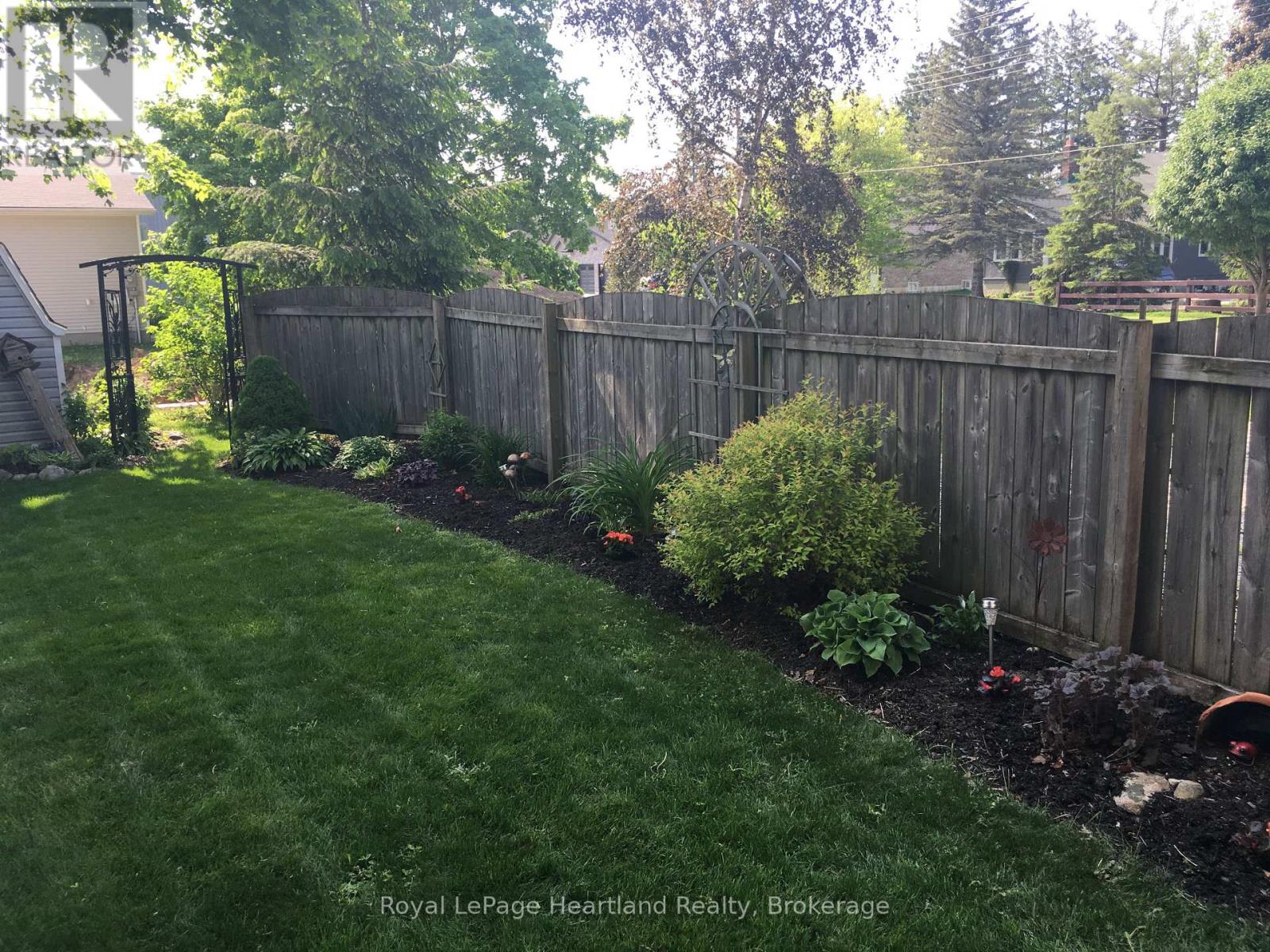 49 Wellington Street W, South Huron, Ontario  N0M 1S2 - Photo 38 - X12850586