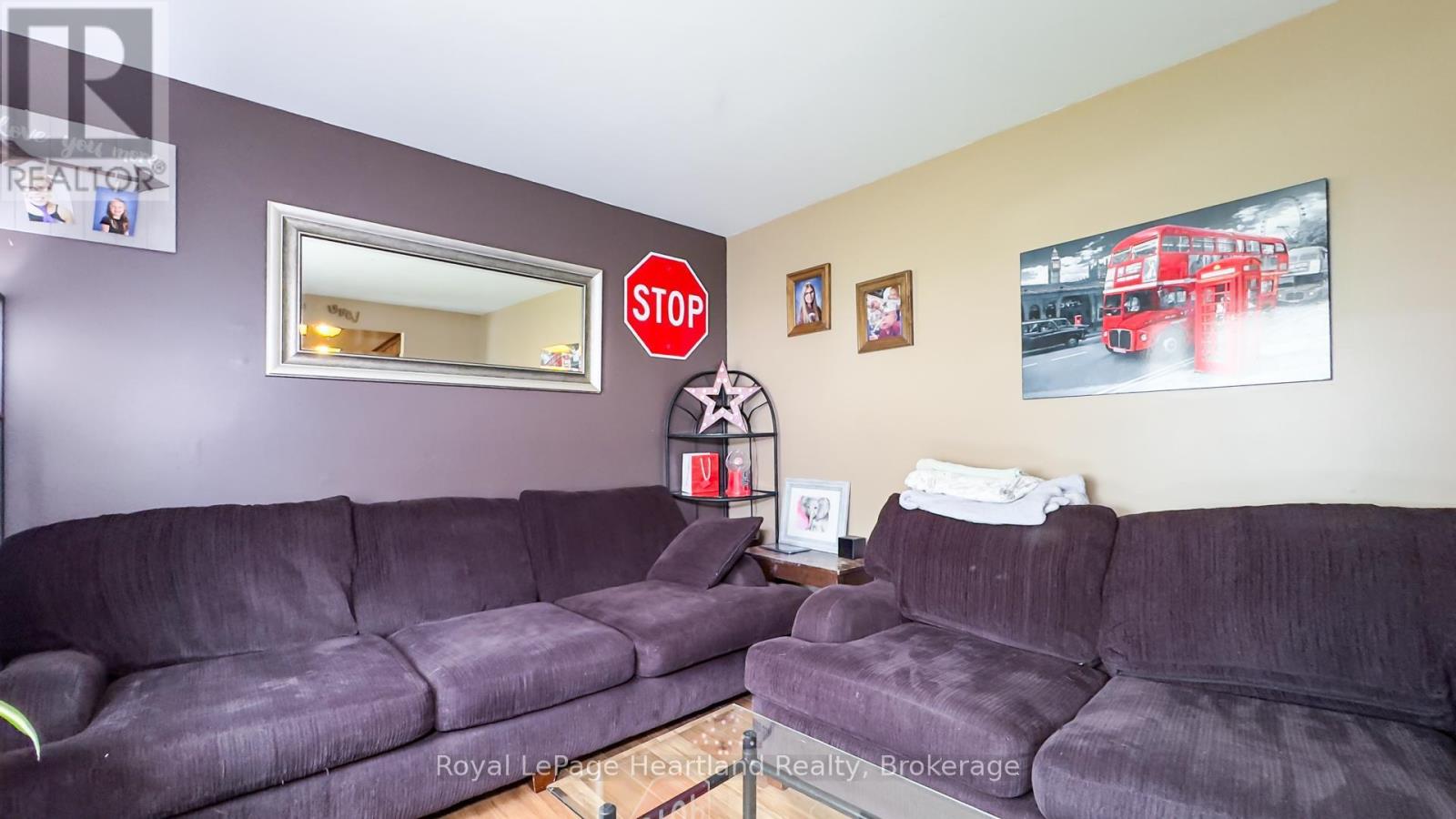 49 Wellington Street W, South Huron, Ontario  N0M 1S2 - Photo 8 - X12850586