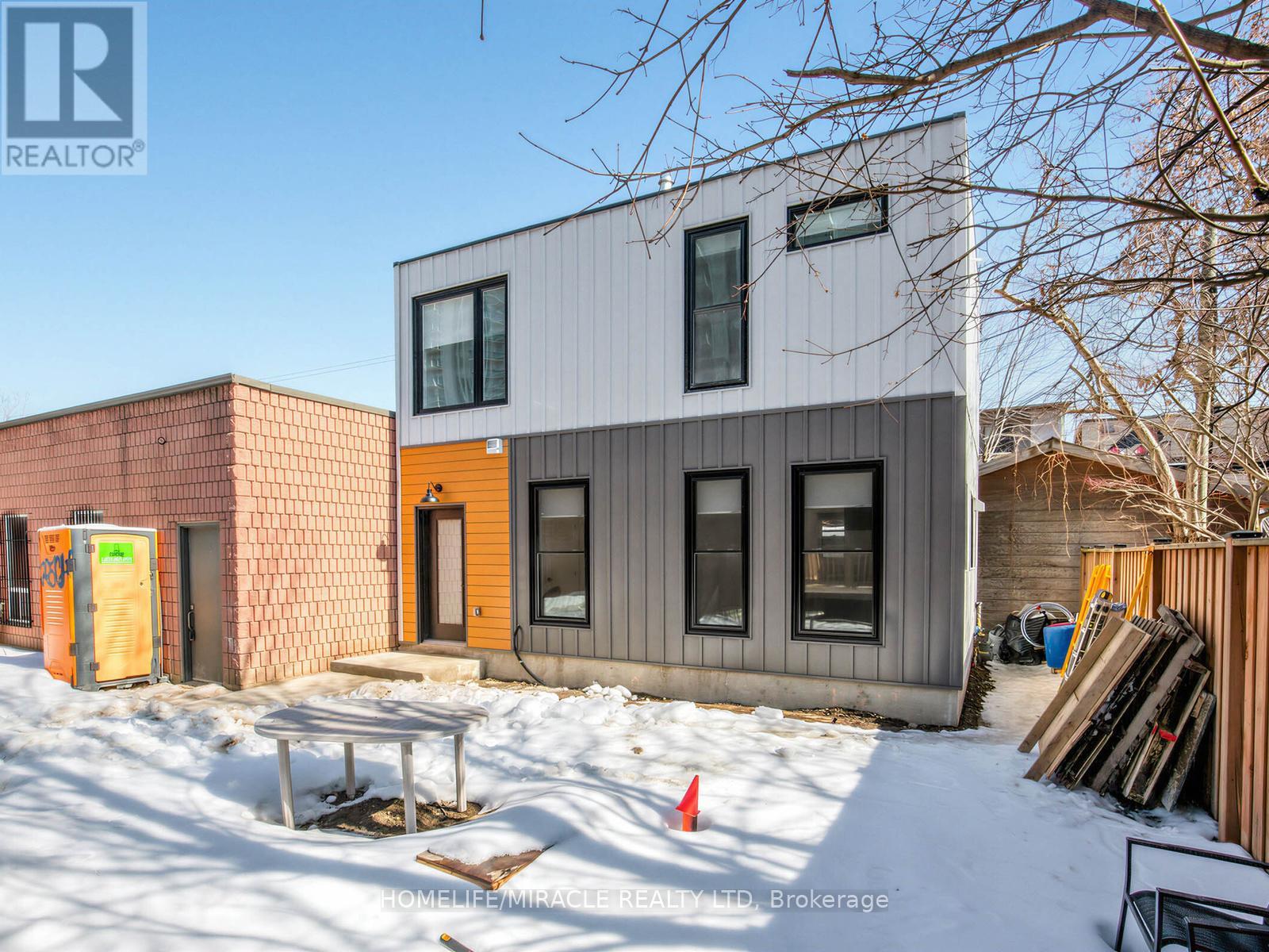 Laneway - 679 Dovercourt Road, Toronto, Ontario  M6H 2W7 - Photo 2 - C12817330