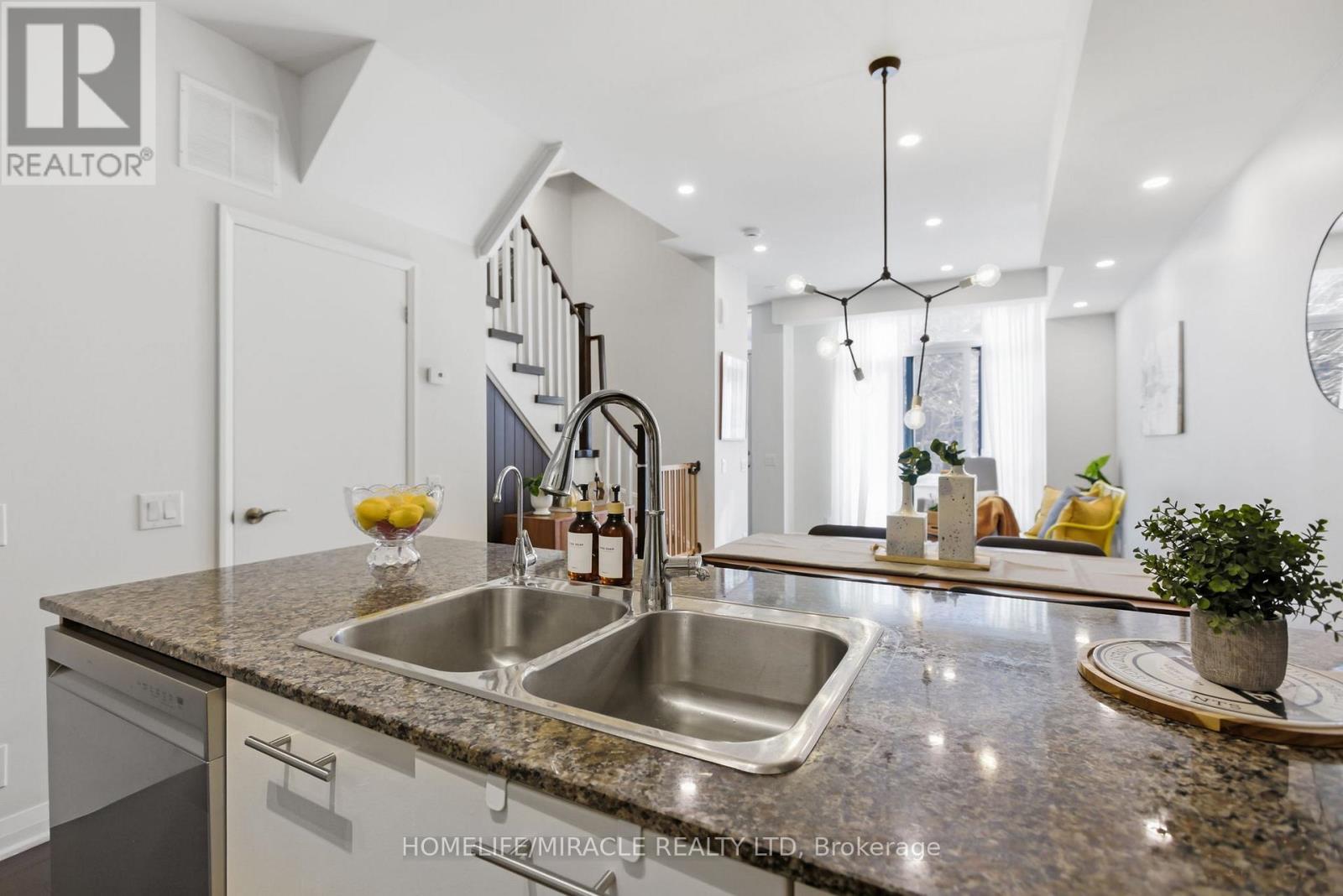 41 - 23 Valhalla Inn Road, Toronto, Ontario  M9B 0B3 - Photo 5 - W12849658