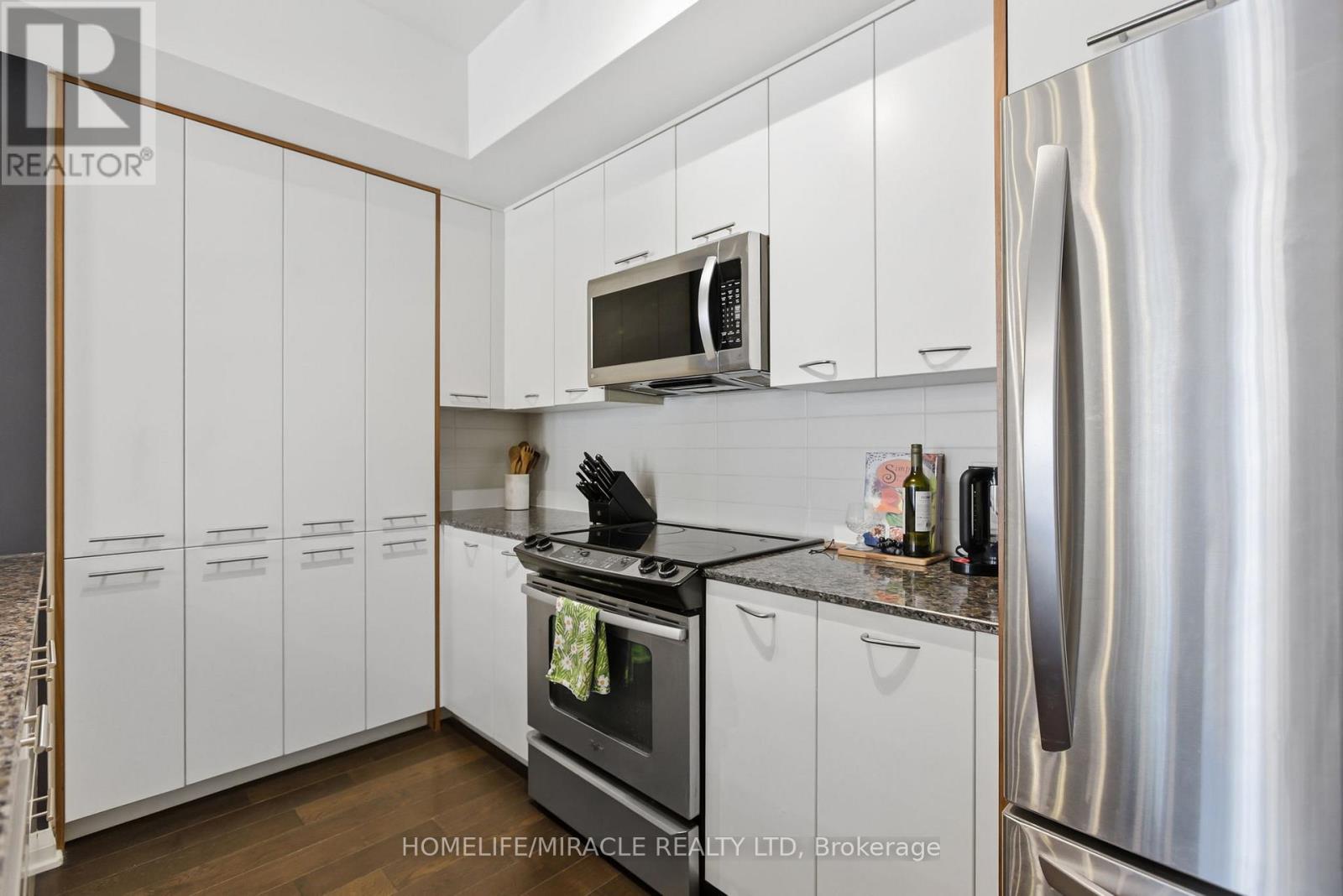 41 - 23 Valhalla Inn Road, Toronto, Ontario  M9B 0B3 - Photo 7 - W12849658