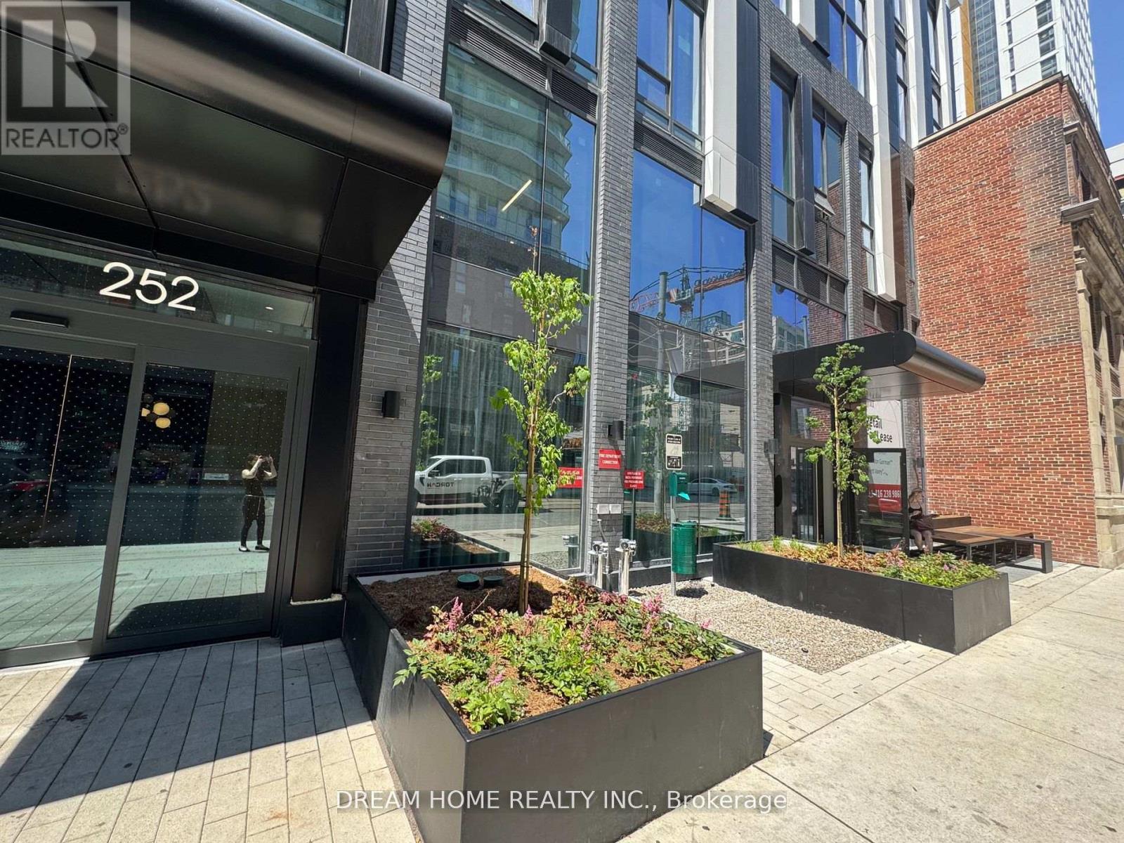 717 - 252 Church Street, Toronto, Ontario  M5B 1Z2 - Photo 2 - C12850584