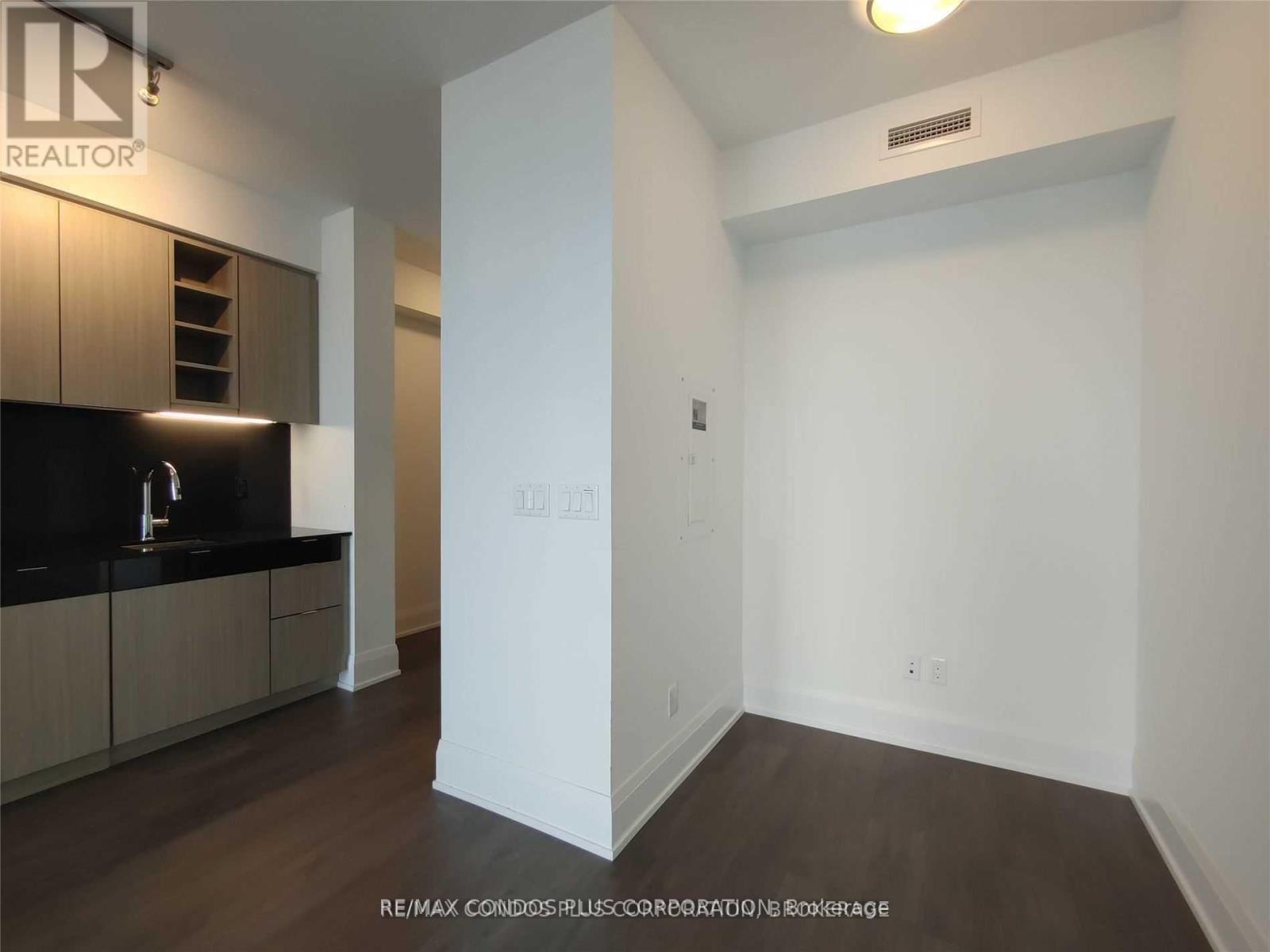 1705 - 101 Erskine Avenue, Toronto, Ontario  M4P 1Y5 - Photo 5 - C12850620