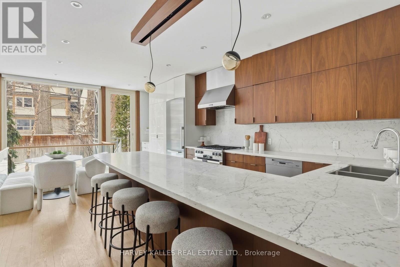 94 B Admiral Road, Toronto, Ontario  M5R 2L6 - Photo 9 - C12850636