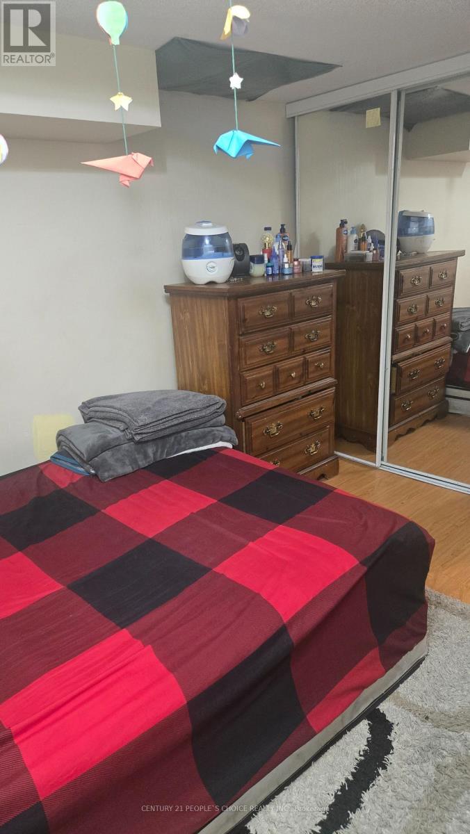 68 Pennyroyal Crescent, Brampton, Ontario  L6S 6J6 - Photo 15 - W12850350