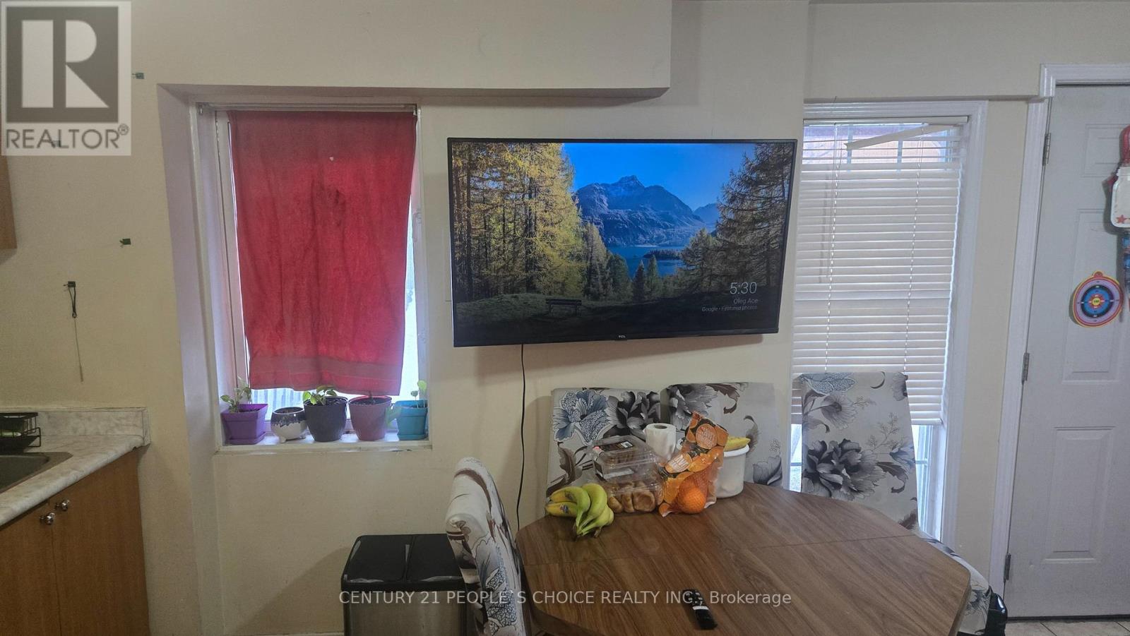 68 Pennyroyal Crescent, Brampton, Ontario  L6S 6J6 - Photo 9 - W12850350