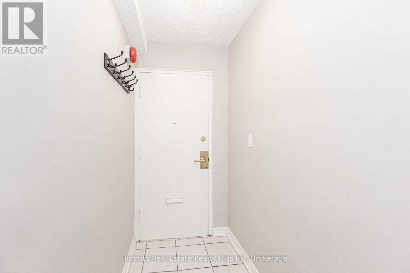 101 - 2411 New Street, Burlington, Ontario  L7R 1K2 - Photo 4 - W12850578