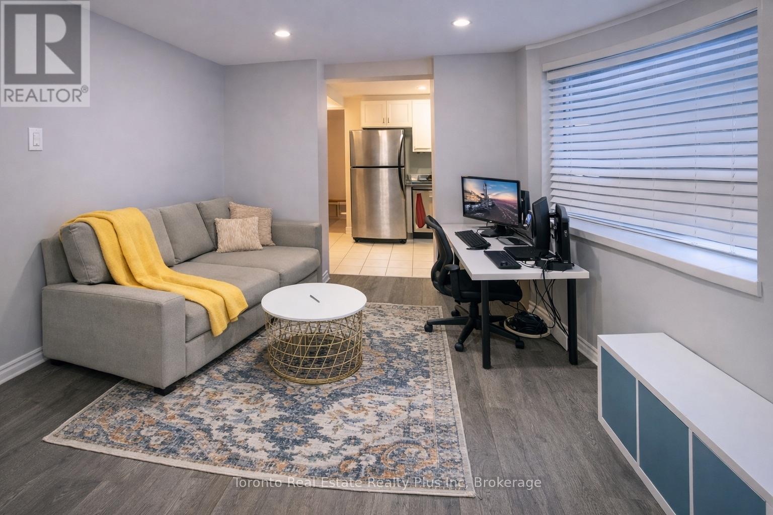 101 - 2411 New Street, Burlington, Ontario  L7R 1K2 - Photo 5 - W12850578