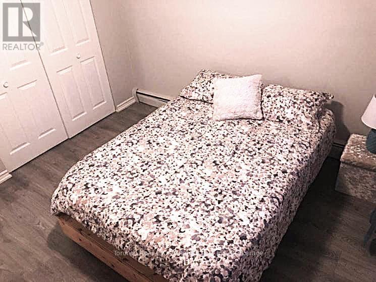 101 - 2411 New Street, Burlington, Ontario  L7R 1K2 - Photo 8 - W12850578