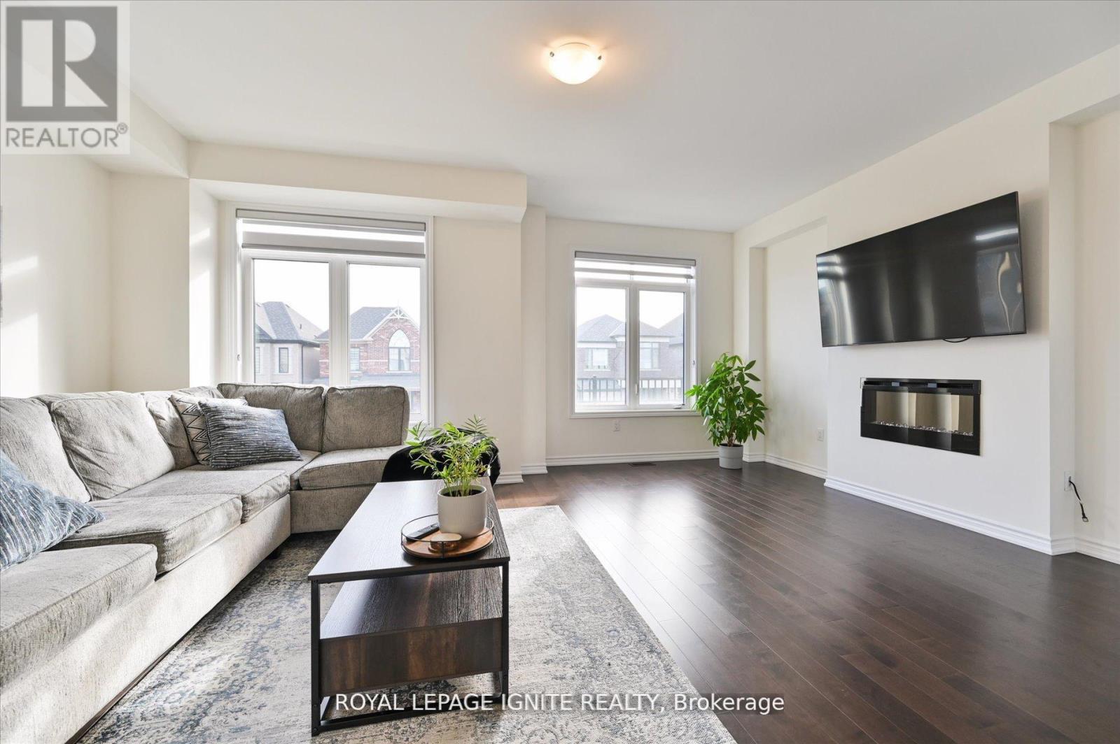 39 Minnock Street, Caledon, Ontario  L7C 4K9 - Photo 11 - W12850606