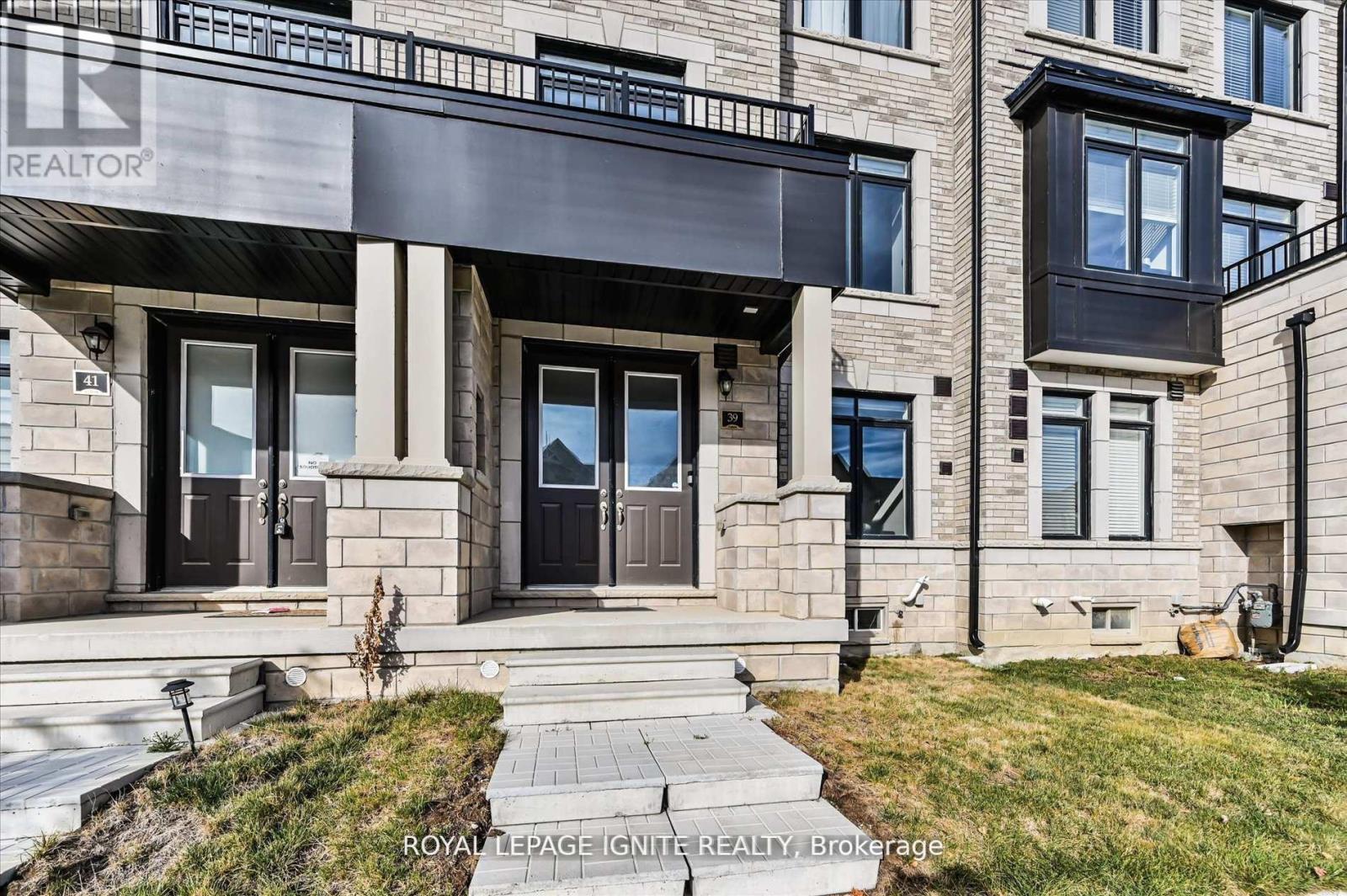 39 Minnock Street, Caledon, Ontario  L7C 4K9 - Photo 3 - W12850606