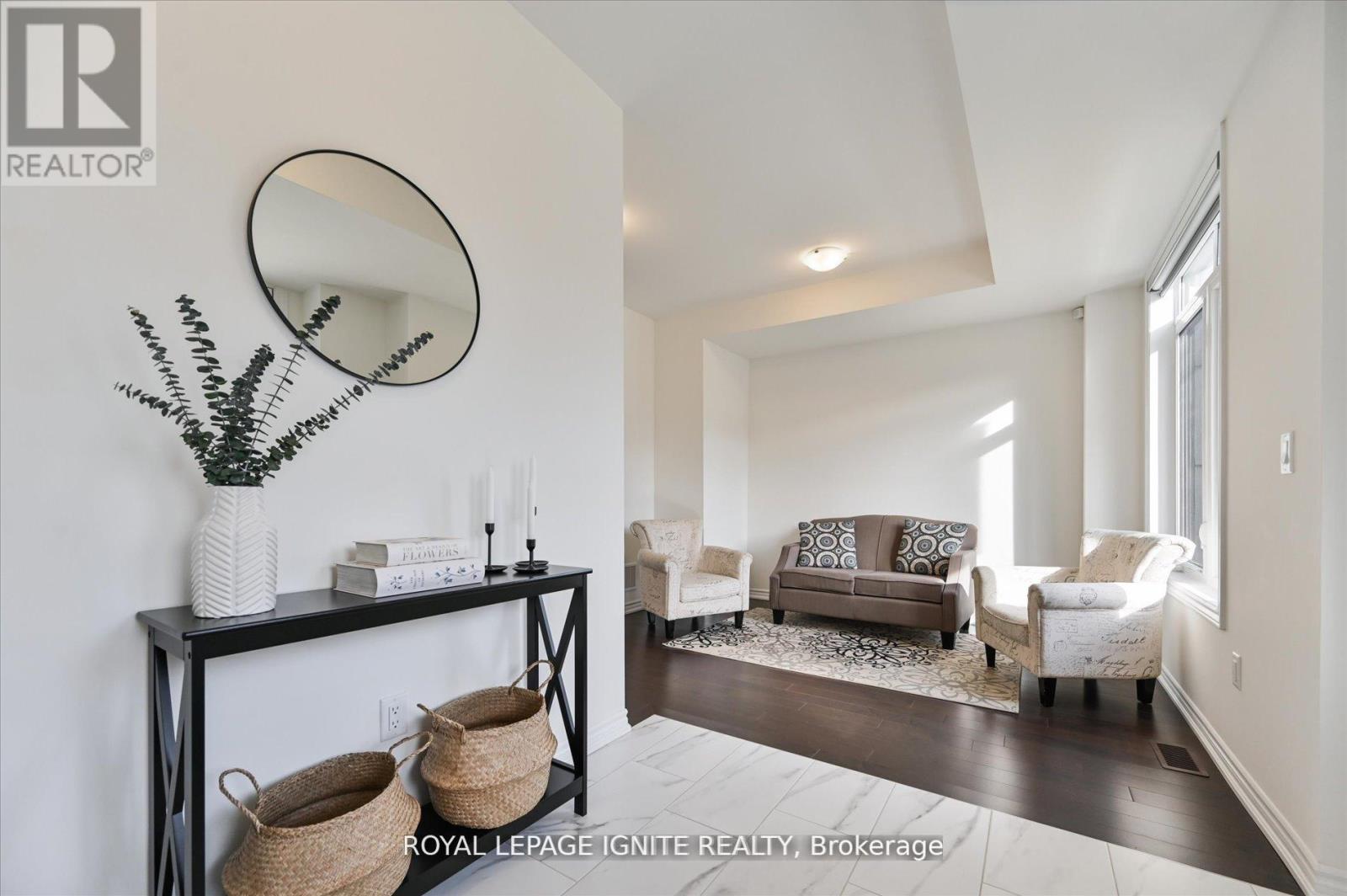 39 Minnock Street, Caledon, Ontario  L7C 4K9 - Photo 5 - W12850606