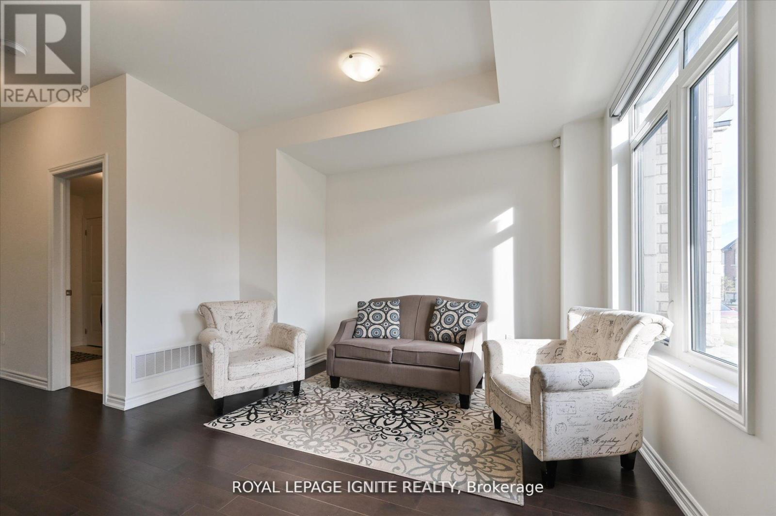 39 Minnock Street, Caledon, Ontario  L7C 4K9 - Photo 6 - W12850606