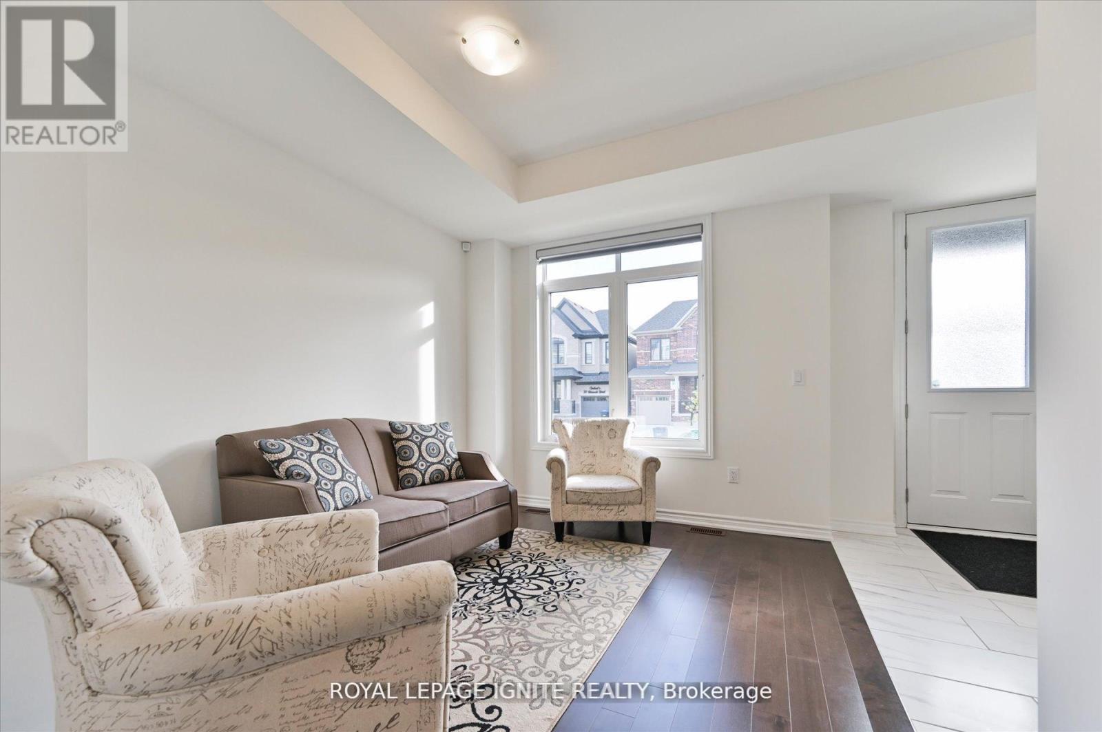 39 Minnock Street, Caledon, Ontario  L7C 4K9 - Photo 7 - W12850606