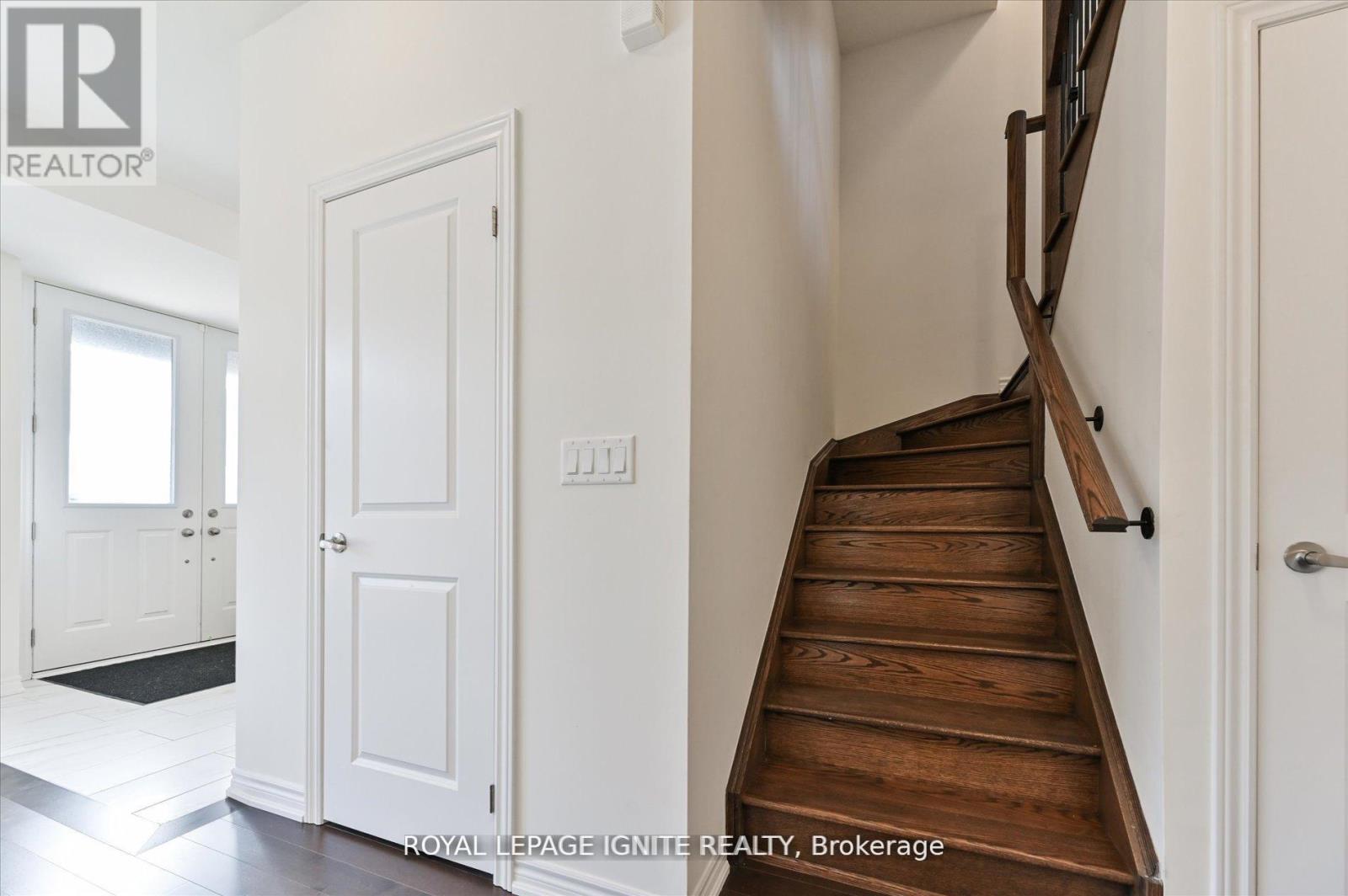 39 Minnock Street, Caledon, Ontario  L7C 4K9 - Photo 9 - W12850606