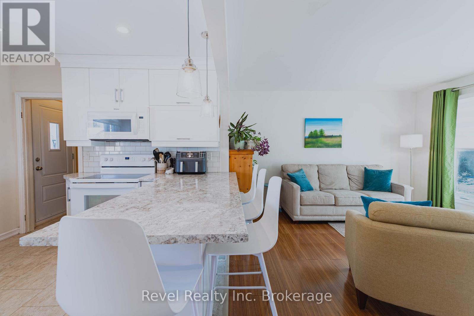 372 Mckenzie Avenue, North Bay (Widdifield), Ontario  P1B 7E2 - Photo 6 - X12850844