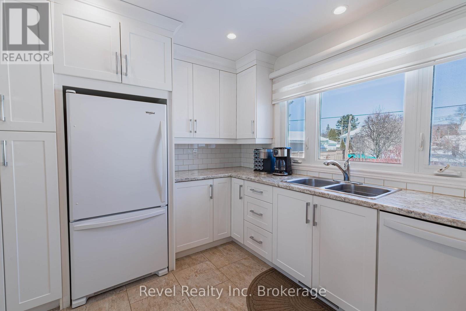 372 Mckenzie Avenue, North Bay (Widdifield), Ontario  P1B 7E2 - Photo 8 - X12850844