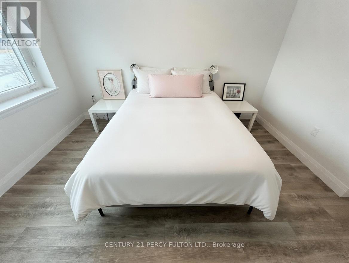 213 - 1 Redfern Avenue, Hamilton, Ontario  L9C 0E6 - Photo 14 - X12850592