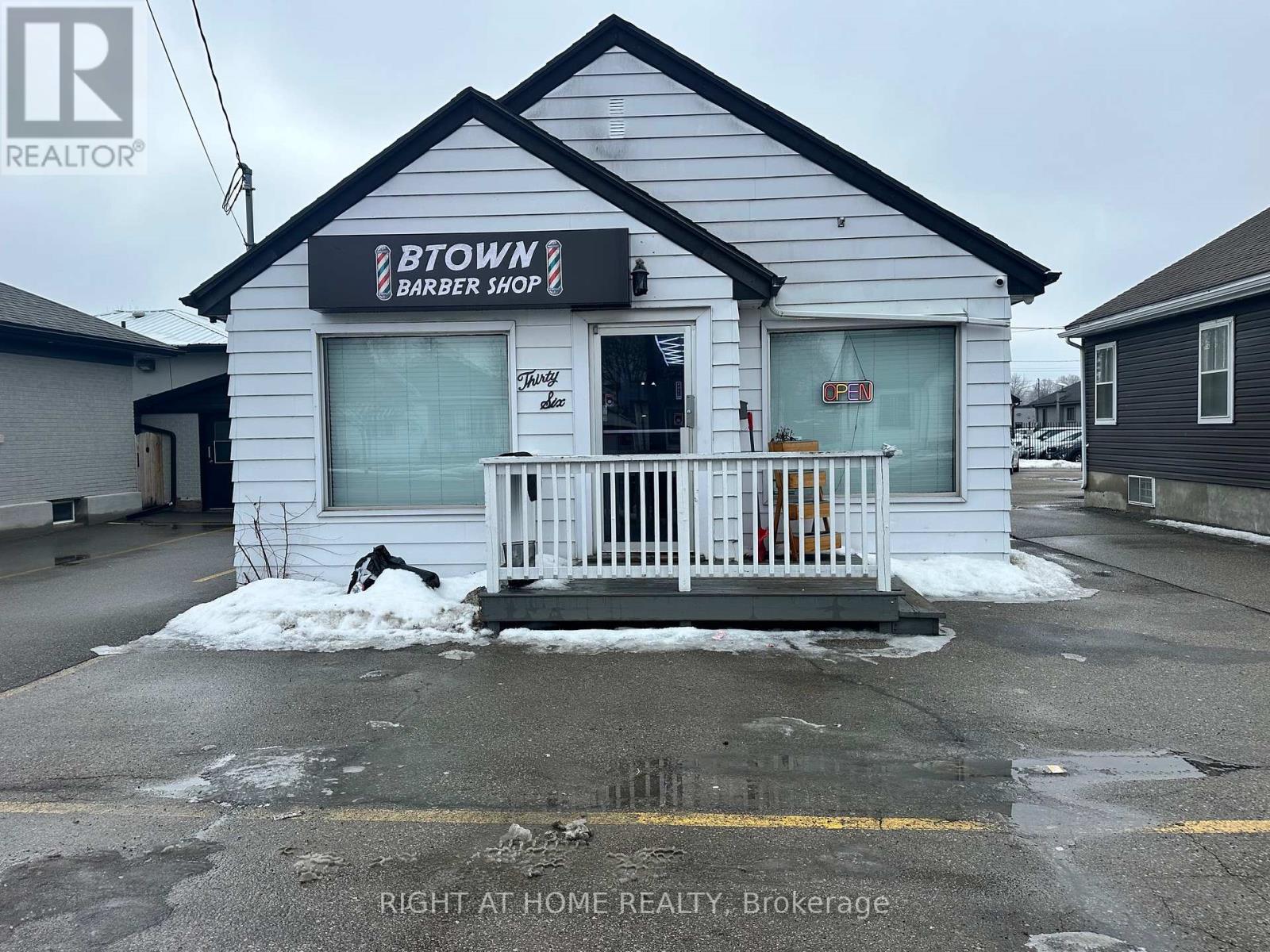 36 Charing Cross Street, Brantford, Ontario  N3R 2H2 - Photo 1 - X12850628