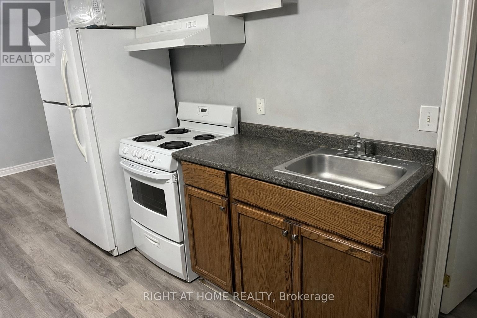 36 Charing Cross Street, Brantford, Ontario  N3R 2H2 - Photo 23 - X12850628