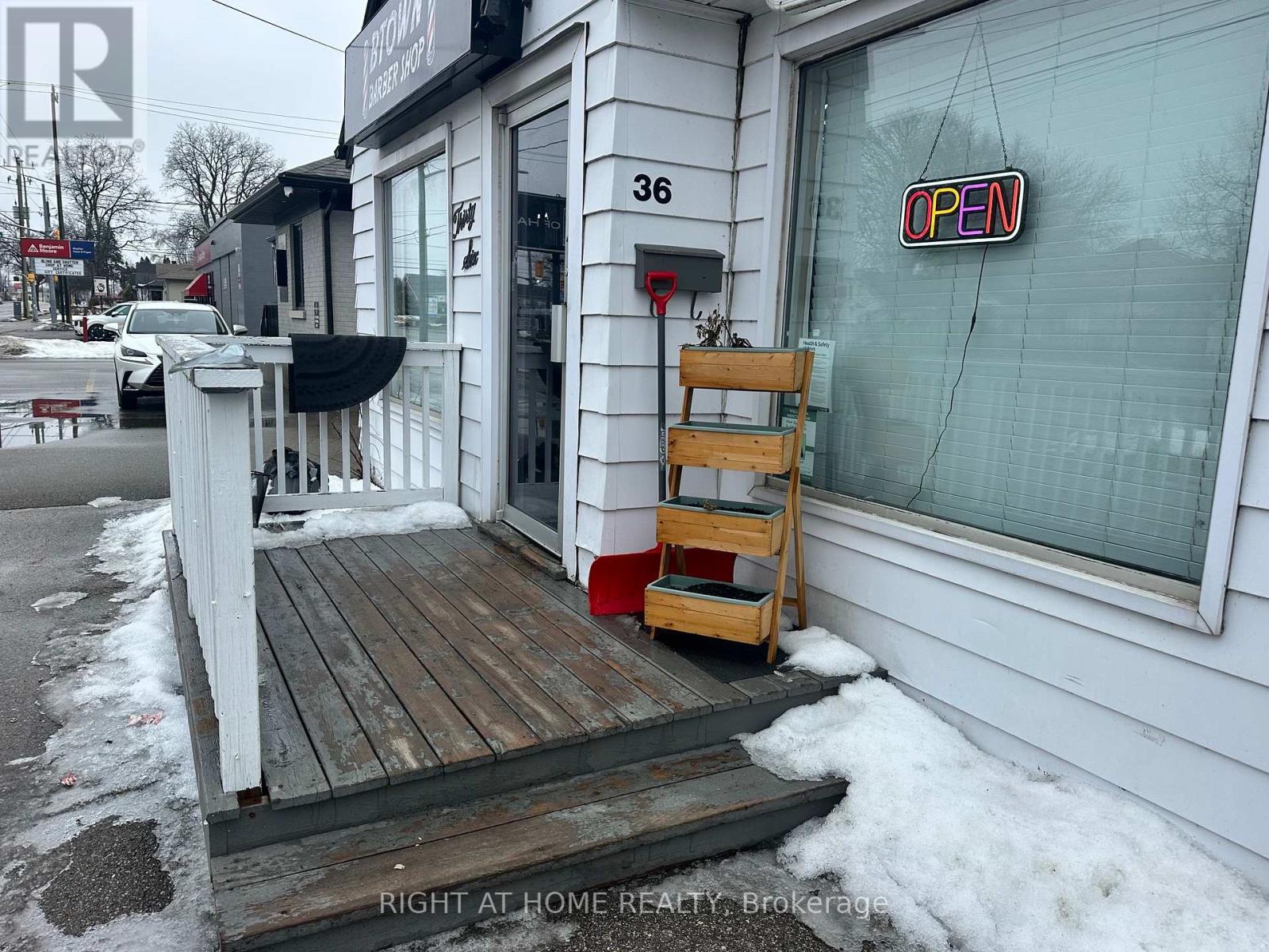 36 Charing Cross Street, Brantford, Ontario  N3R 2H2 - Photo 7 - X12850628