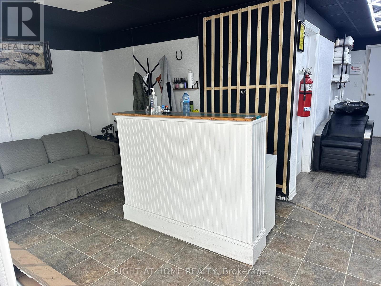 36 Charing Cross Street, Brantford, Ontario  N3R 2H2 - Photo 8 - X12850628