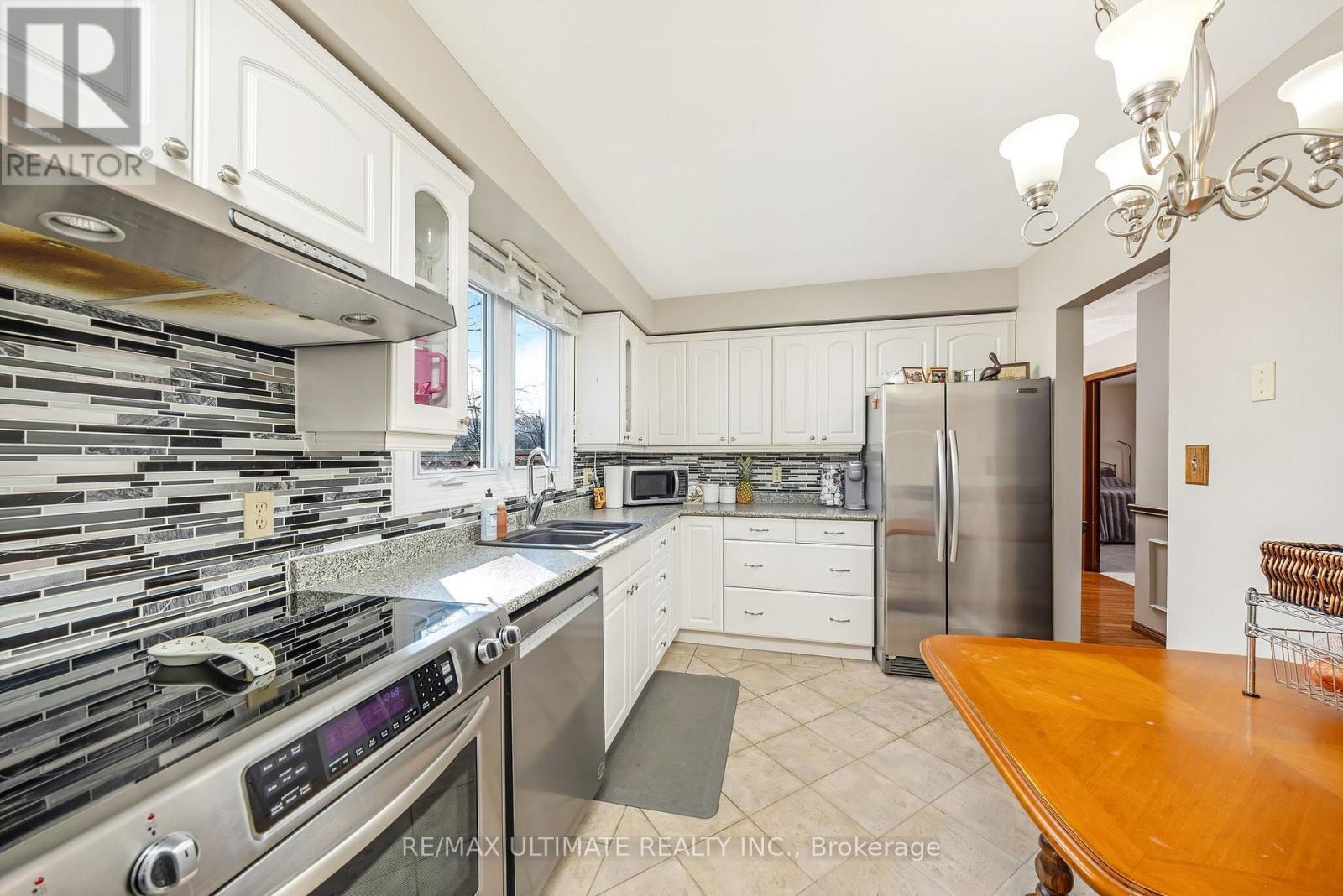 54 Debora Drive, Grimsby, Ontario  L3M 4J3 - Photo 16 - X12850642