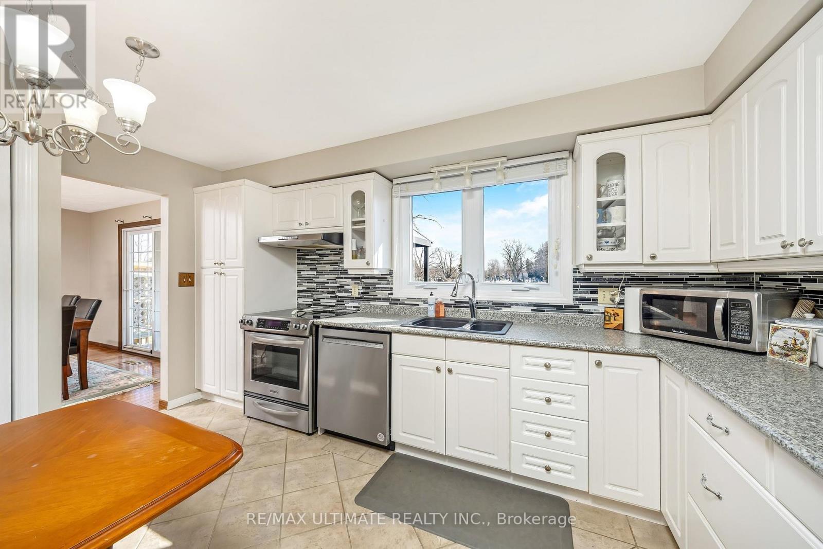 54 Debora Drive, Grimsby, Ontario  L3M 4J3 - Photo 17 - X12850642