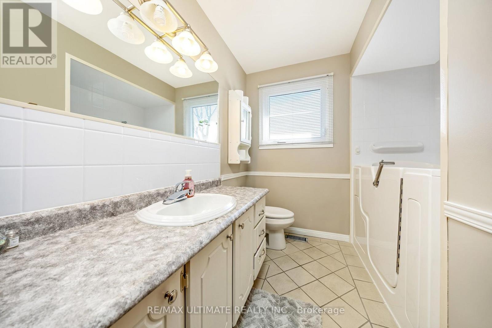 54 Debora Drive, Grimsby, Ontario  L3M 4J3 - Photo 25 - X12850642