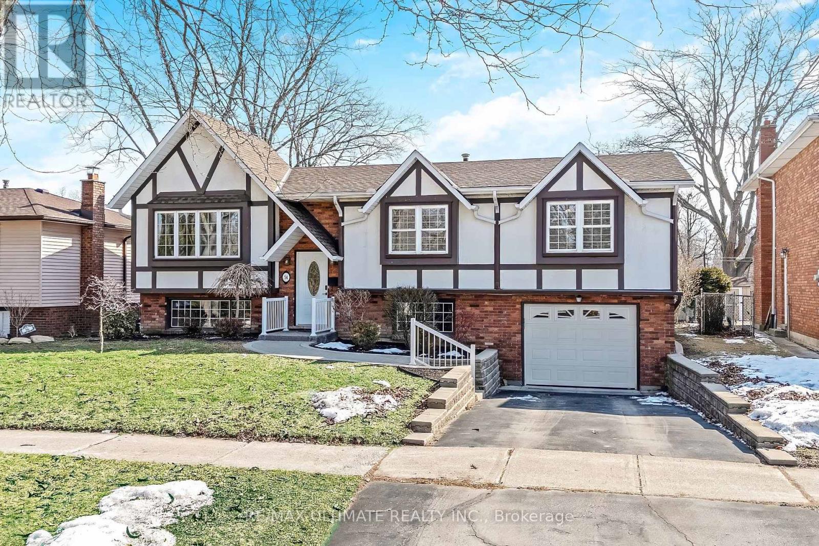 54 Debora Drive, Grimsby, Ontario  L3M 4J3 - Photo 3 - X12850642